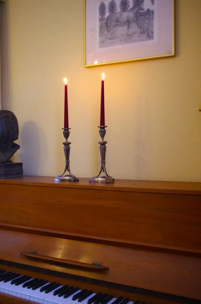 Gotische tafelkaars 23x250 mm / Bordeaux