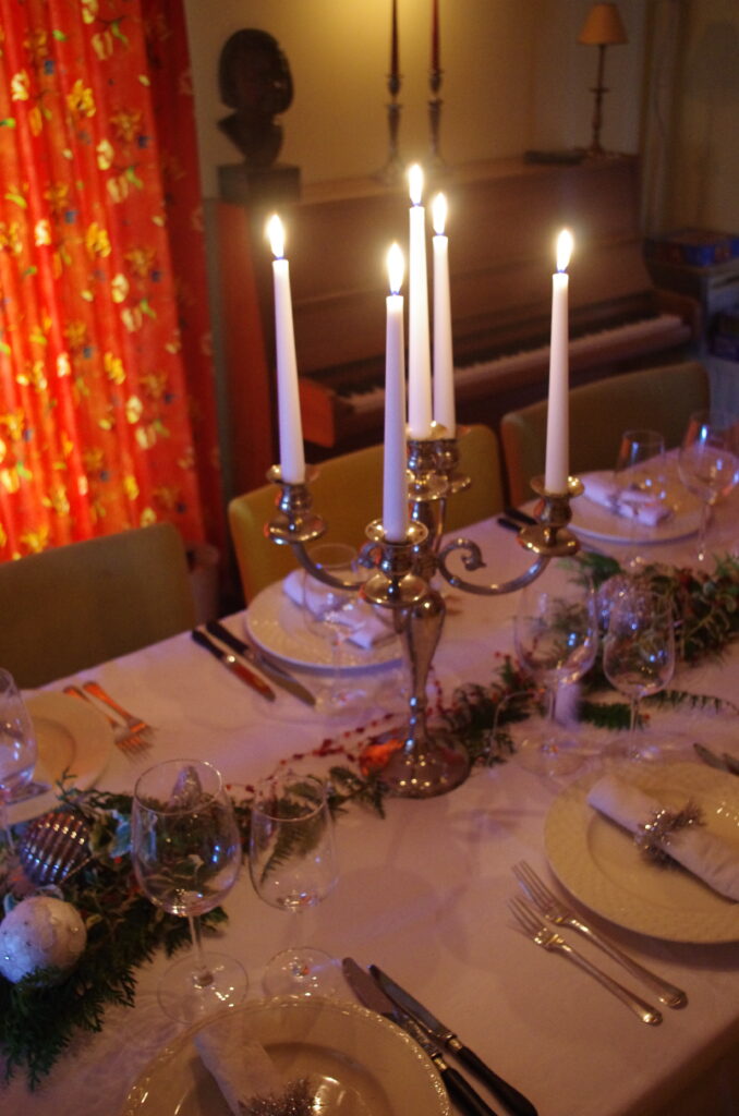 Gotische tafelkaars 23x250 mm / Wit / 50 stuks