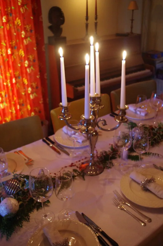 Gotische tafelkaars 23x250 mm / Wit / 50 stuks